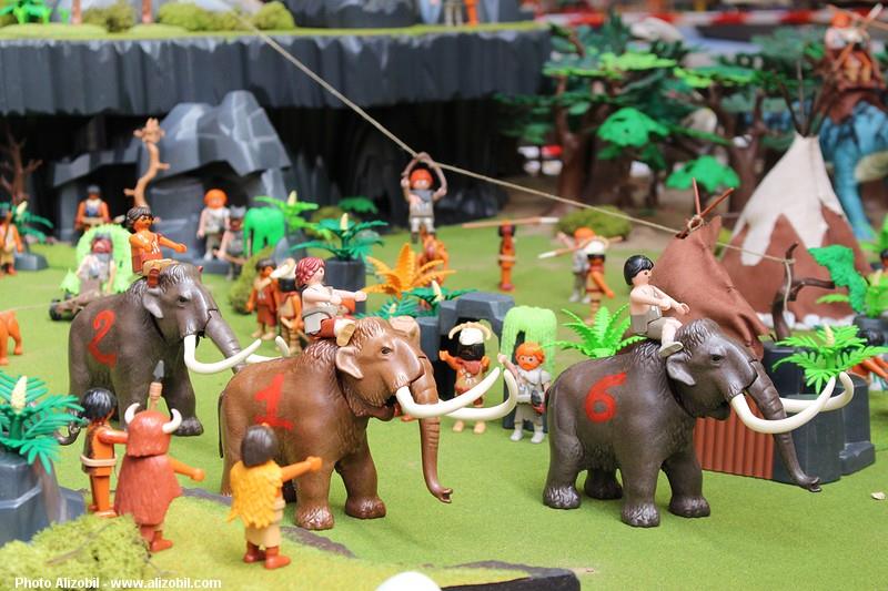Diorama les jeux préhistoriques en playmobil - par dominique bethune